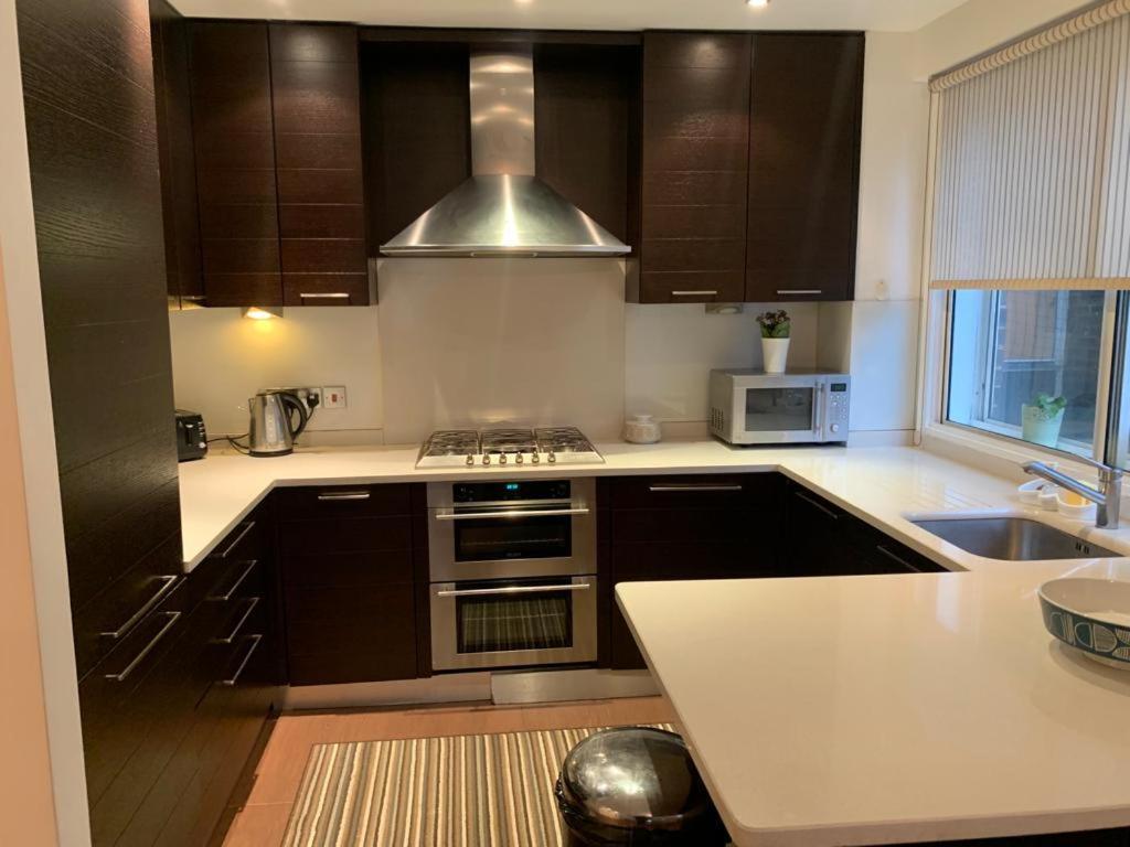 Lovely 3 Bedroom Apartment Лондон Экстерьер фото